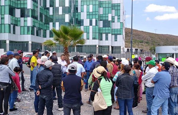 Con manifestación, campesinos del Altiplano piden médicos y medicinas 