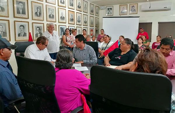 Dialogan edil de Caborca y antorchistas para la solución de demandas