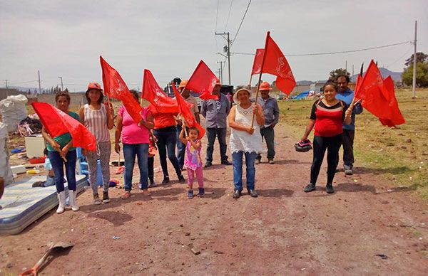 Antorcha construye Michoacán con electrificación para colonia de Maravatío