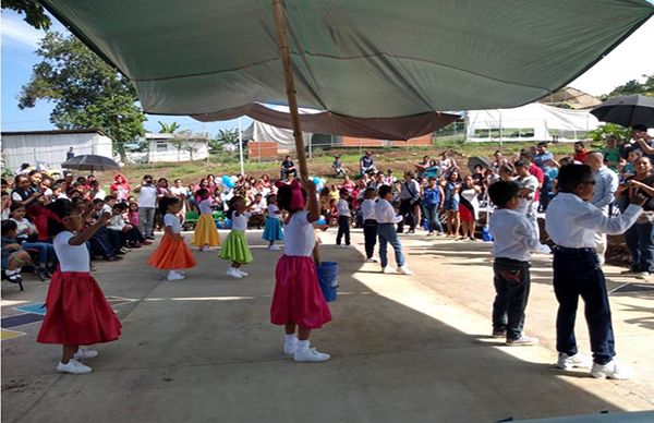 Finalizan ciclo escolar escuelas en la Col.2 de Marzo de Coatepec