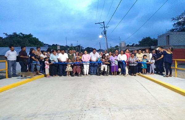 Familias inauguran puente en la colonia Sol de Justicia de Tuxpan