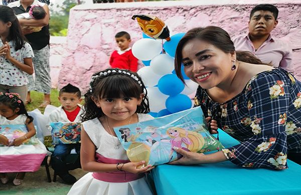 Niños de la Sierra del Gallego se gradúan de preescolar