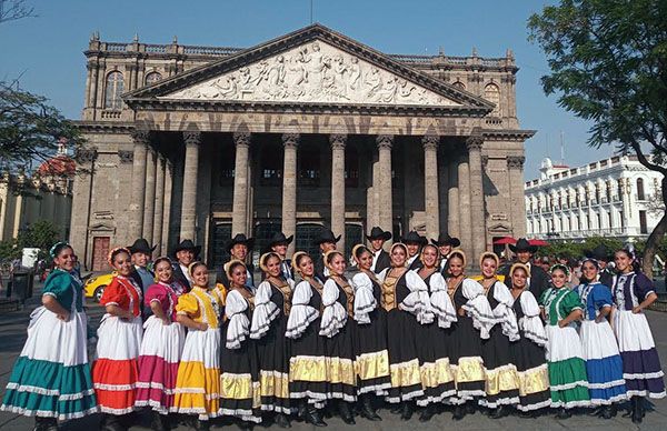 Exitosa presentación de ballet Alegría Mexicana en Plaza Liberación