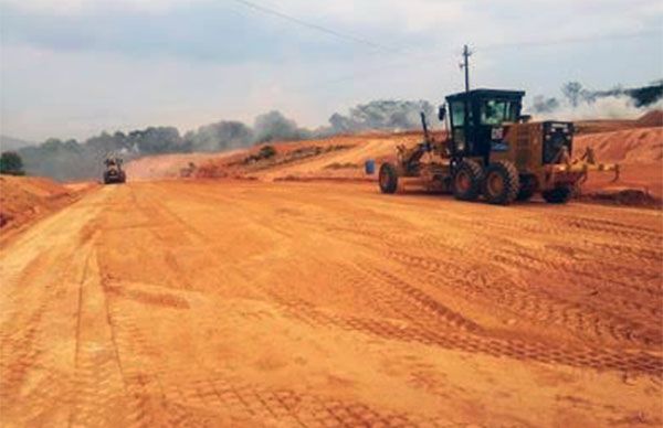 Logran antorchistas nivelación de terreno para construcción de viviendas en Villa Purificación