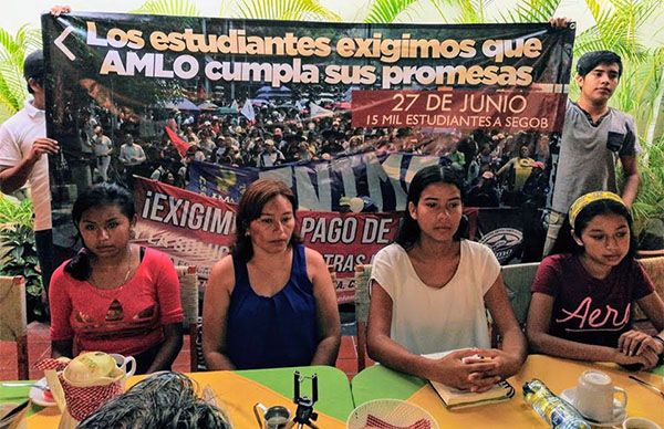 Estudiantes denuncian incumplimiento de becas por parte del gobierno federal