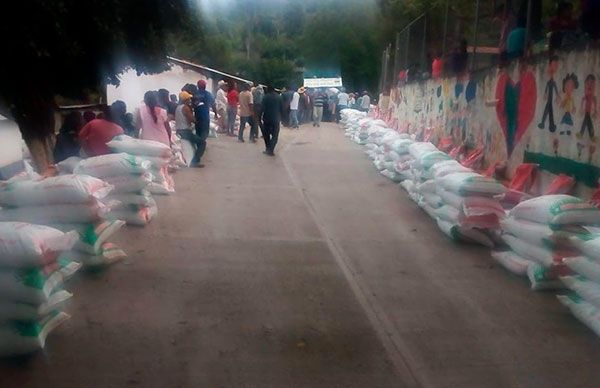 Llega fertilizante a miles de campesinos antorchistas de Chilapa, Zitlala y Hueycantenango