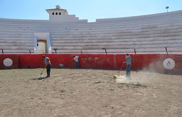 Ayuntamiento de Charcas continúa renovando espacios públicos en el municipio