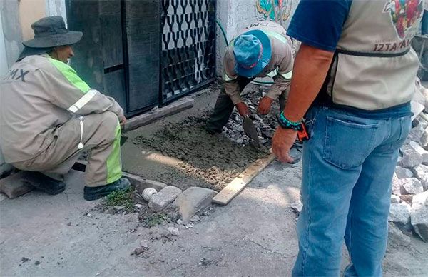 Antorchistas de Iztapalapa logran que la alcaldía repare banquetas  en la colonia Mariel