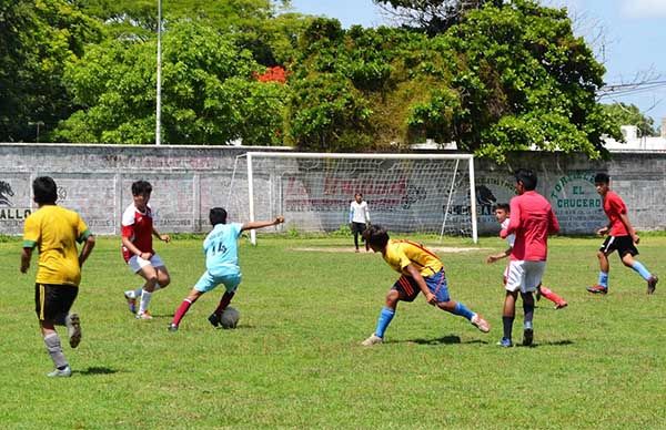 La Escuela Antorchista de Fútbol avanza en Champotón 