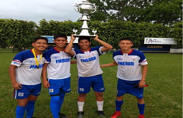 Equipo antorchista se corona campeón en torneo de fútbol