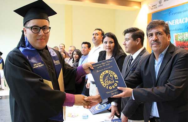 Treinta y tres generaciones consolidan al Telebachillerato Lázaro Cárdenas como escuela de vanguardia