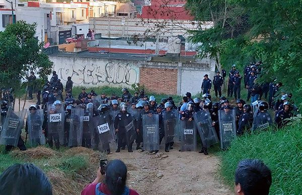 Policía de Veracruz desaloja violentamente a familias humildes