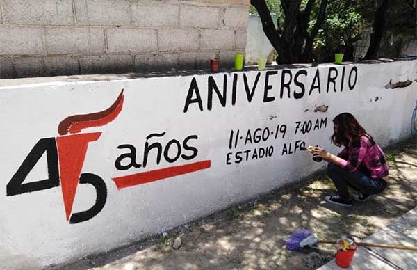 Con pintan anuncian festejos por 45 Aniversario de Antorcha