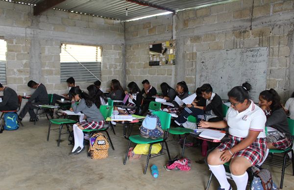 Alumnos exigen infraestructura educativa 