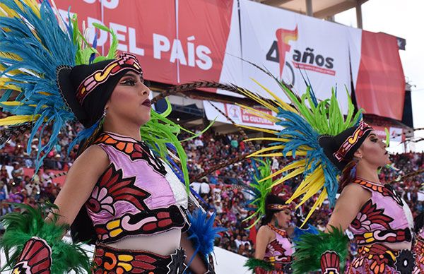 Más de 100 mil antorchistas se deleitan con un banquete cultural