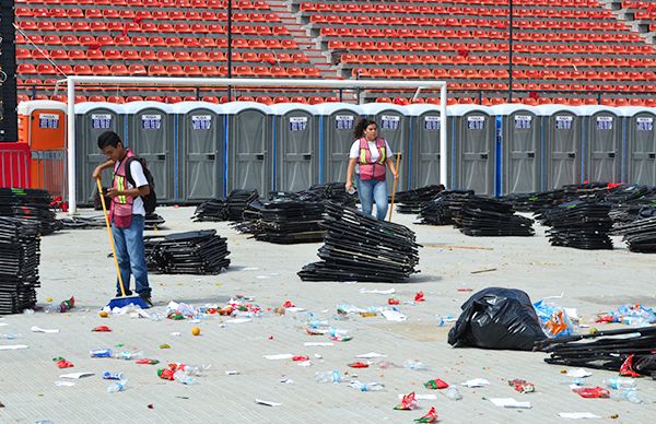  Realizan aseo alrededores del estadio Alfonso Lastras 