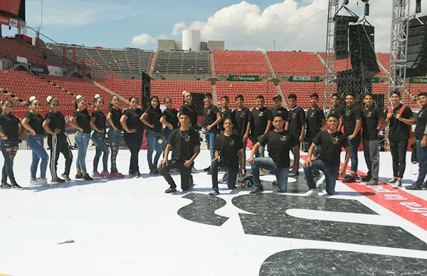 Ballet estatal de Coahuila,  presente en el 45 Aniversario