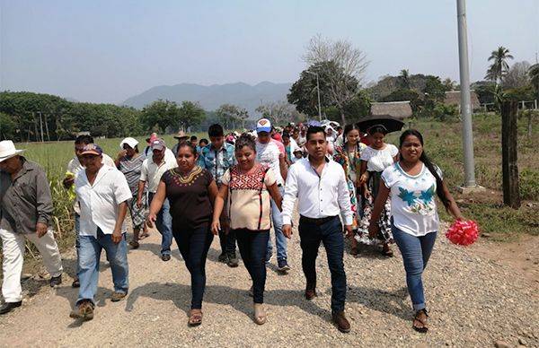 Construcción de techado en escuela en Tuxtepec, resultado de lucha antorchista