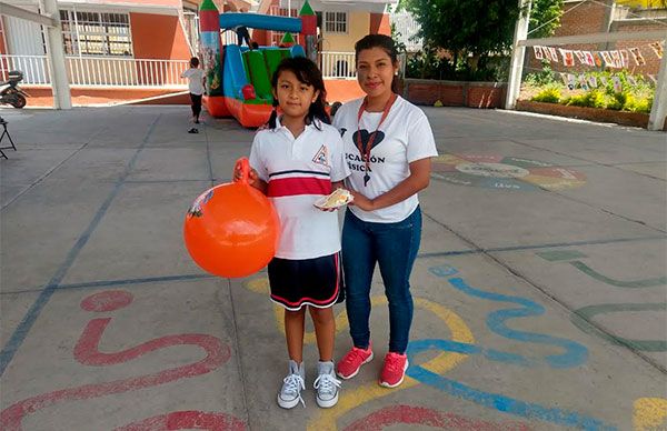 Concluyen cursos de verano en colonia antorchista 