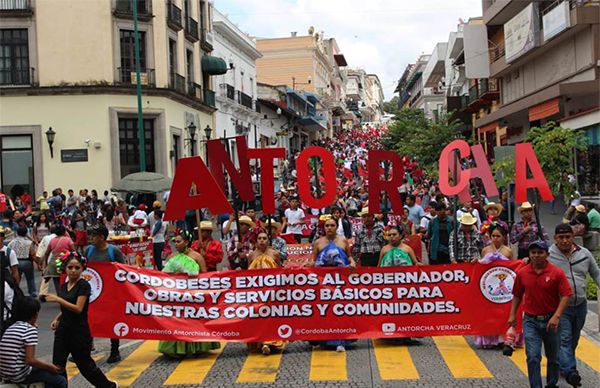 Marchan 7 mil antorchistas en la capital veracruzana