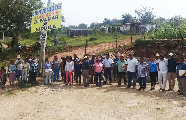 Logra Antorcha material para pavimentar calles en la colonia El Palmar de Juquila