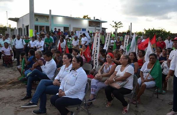 Antorcha inaugura guarniciones y banquetas en Antón Lizardo