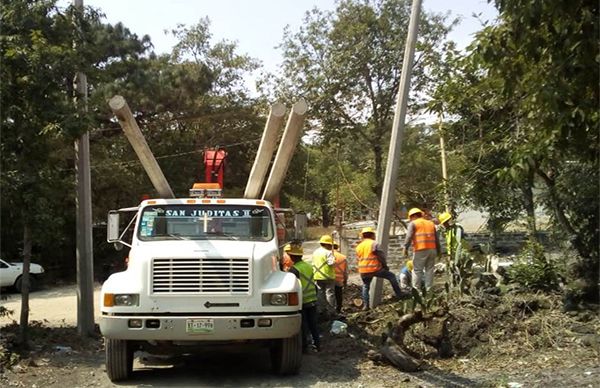 Continúan los trabajos de la ampliación de la red eléctrica en la comunidad  El Pueblito