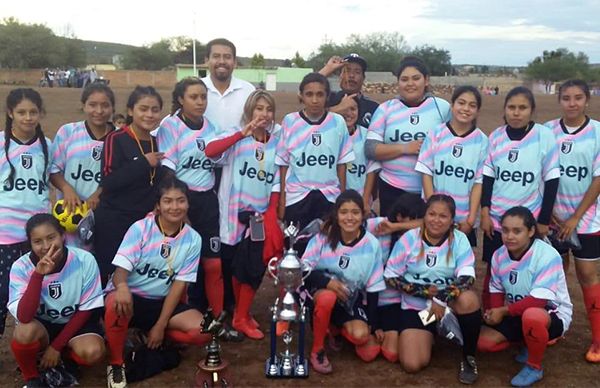 Atléticas 18, las ganadoras de la liga de futbol femenil en Villa de Ramos