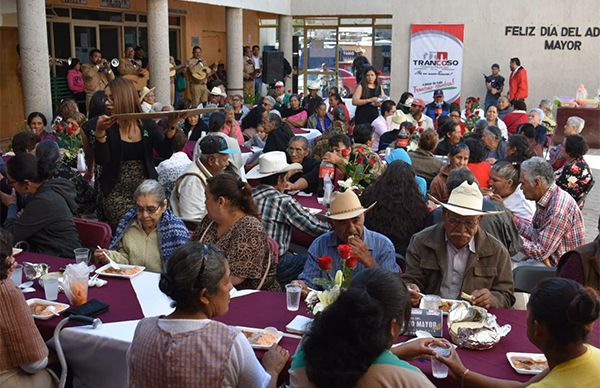 Festeja Gobierno Municipal a abuelitos de Trancoso