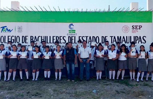 Padres, maestros y estudiantes del COBAT 23 solicitan aulas y centro de cómputo