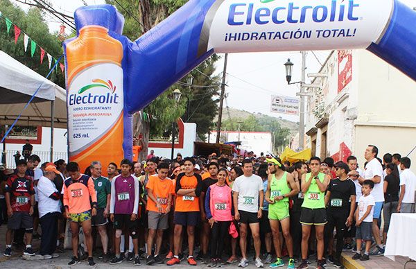 Un éxito debut de carrera atlética en Mexquitic 