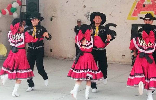 Con fiesta mexicana, antorchistas de GAM celebran la Independencia de México