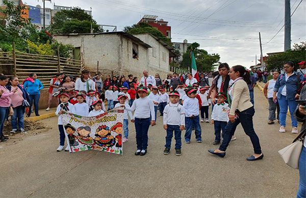 Escuelas antorchistas conmemoran el 209 aniversario de la independencia de México