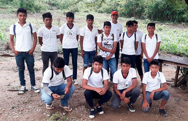 Equipo varonil de bachillerato de Apalani, gana octagonal de futbol