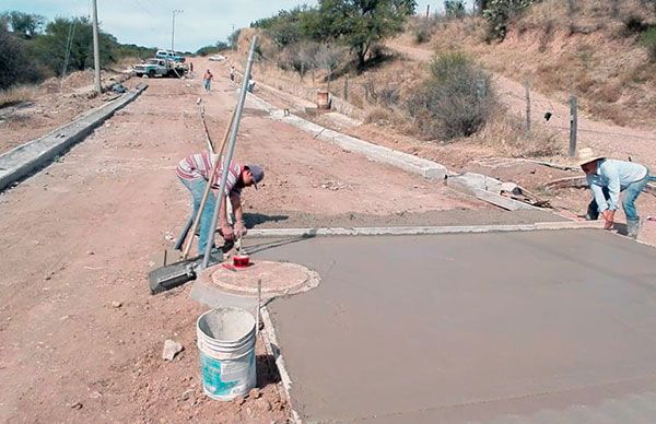 Logran obras de urbanización en colonia Unidad Antorchista de Valparaíso