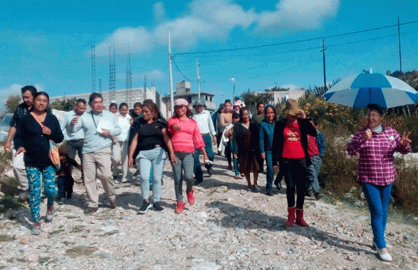 Trabaja Antorcha para la introducción de agua y drenaje    