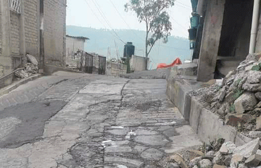 Antorcha logra el reencarpetado de calle principal de la colonia El Tubo en GAM