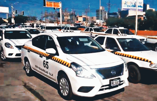 Penalizar el derecho al trabajo, duro golpe al sustento de familias humildes: taxistas 