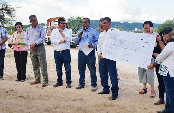 Dan banderazo a obra de electrificación en colonia antorchista