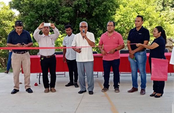 Inauguran obra educativa en Tututepec