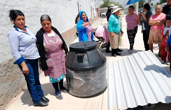 Familias de El Sauz de Calera, beneficiadas con la entrega de material para la producción de aves