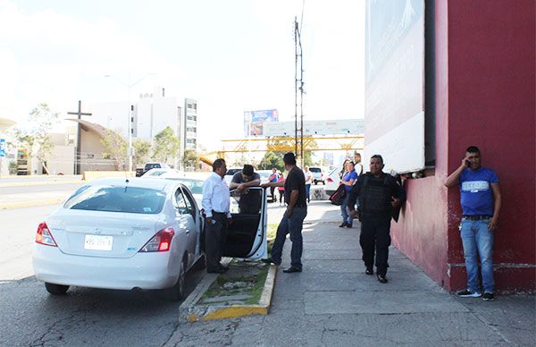 Choferes de transporte rural protestan por detención de unidades 