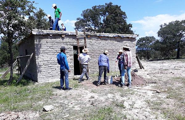 Antorchistas denuncian abandono de escuelas 