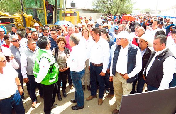 Arrancó la obra de pavimentación de acceso al Hospital Rural 