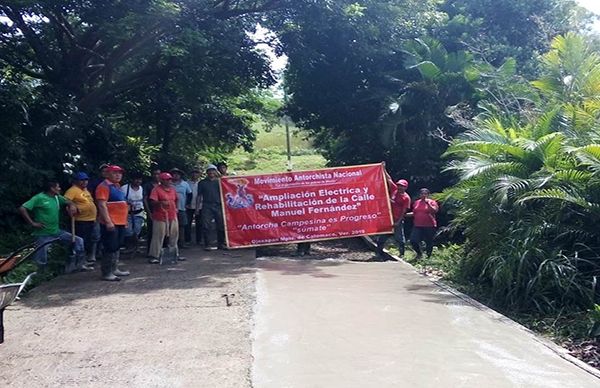 Campesinos de Catemaco logran material para pavimentación de calle