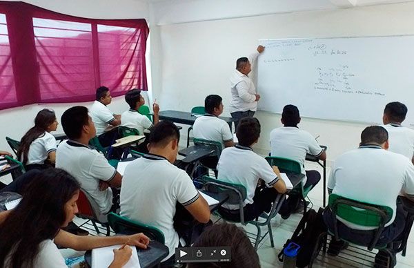 Bachillerato de calidad en escuelas del Movimiento Antorchista