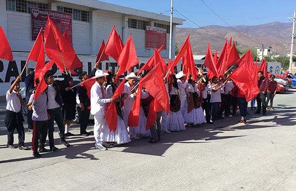 Promueven 45 Aniversario de Antorcha con caravana    