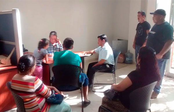 En Tomatlán logran remuneración para docente