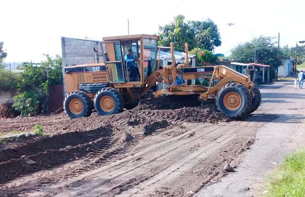 Se organizan, luchan y obtienen reparación de calle 