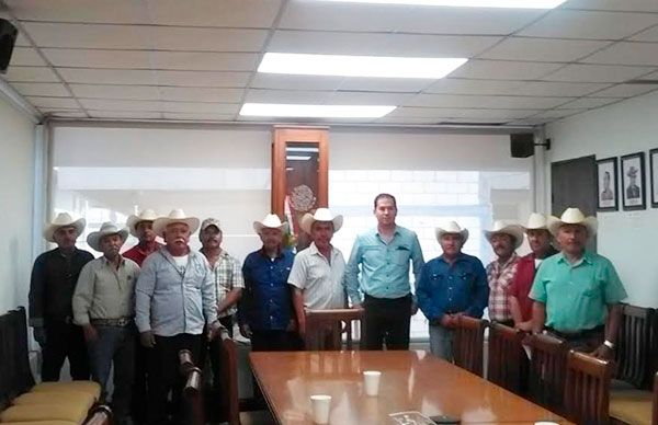 Gestionan apoyos por el campo, campesinos de la región Citrícola